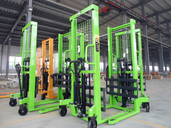 手動堆高車價(jià)格可致電聯(lián)系客服了解--河北東圣吊索具制造有限公司--小型攪拌機(jī)|石材夾具|液壓堆高車|手動叉車