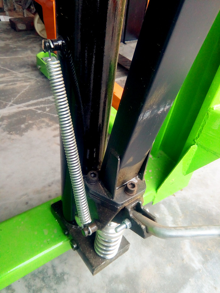 堆高車手動(dòng)液壓產(chǎn)品具有你所想象不到的發(fā)展前景--河北東圣吊索具--石材夾具|小型攪拌機(jī)|液壓堆高車|手動(dòng)叉車 堆高車手動(dòng)液壓產(chǎn)品具有你所想象不到的發(fā)展前景--河北東圣吊索具--石材夾具|小型攪拌機(jī)|液壓堆高車|手動(dòng)叉車