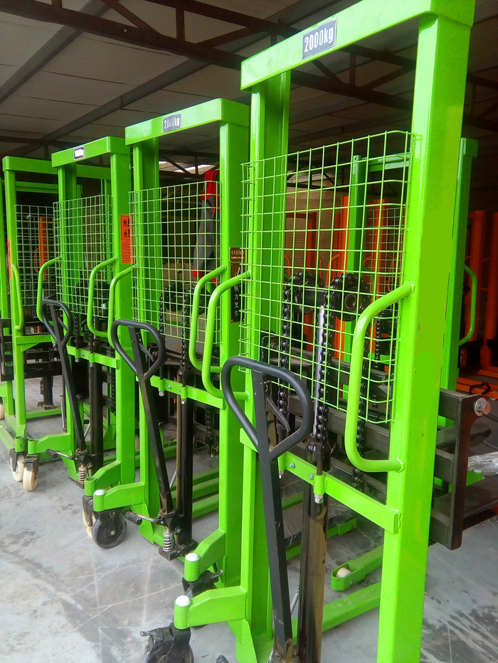 堆高車手動(dòng)液壓產(chǎn)品具有你所想象不到的發(fā)展前景--河北東圣吊索具--石材夾具|小型攪拌機(jī)|液壓堆高車|手動(dòng)叉車 堆高車手動(dòng)液壓產(chǎn)品具有你所想象不到的發(fā)展前景--河北東圣吊索具--石材夾具|小型攪拌機(jī)|液壓堆高車|手動(dòng)叉車