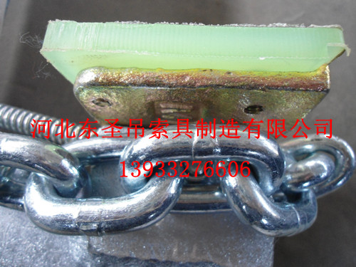 吊石材用的夾子夾皮位置特寫？--河北東圣吊索具制造有限公司--石材夾具|液壓堆高車|手動叉車|小型攪拌機